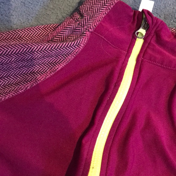Yoga capris and a finished type of sweater - Picture 3 of 4